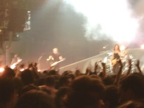 Arrivano finalmente i metallica (aprono il concerto con Blackened)