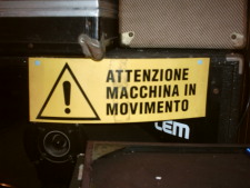 foto inutile al cartello inutile a casa di nasoni