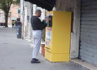 Pantera al distributore di sigarette
